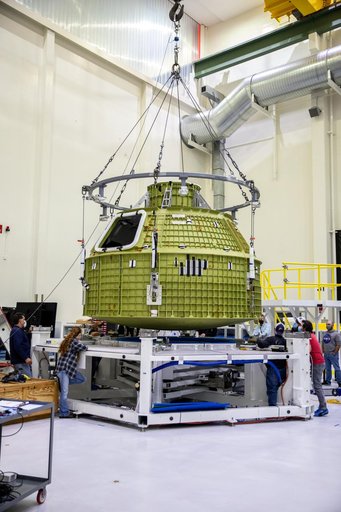 Artemis III Pressure Vessel Arrival, Lift to Work Stand