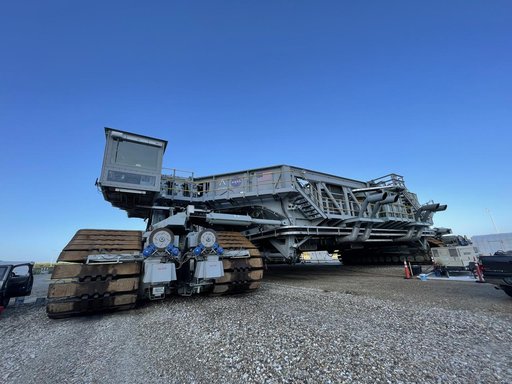 Artemis Logos Installation on Crawler Transporter