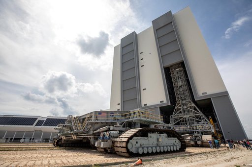 Crawler Transporter Roll to VAB for Artemis I WDR Rollout