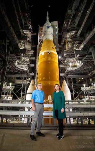 Baton Hand-Off from EGS Team to Artemis I Launch Team