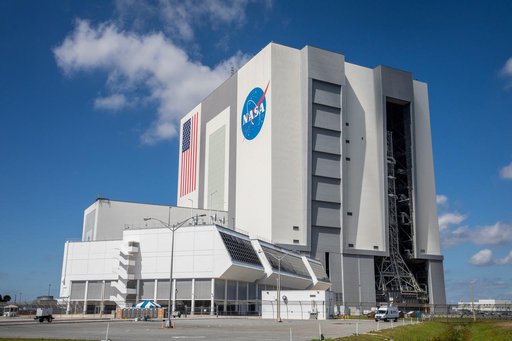 Artemis I WDR Rollout - VAB Doors Open