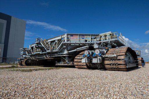Crawler Transporter 2 Roll to VAB for Artemis I WDR Rollout