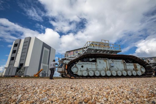 Crawler Transporter 2 Roll to VAB for Artemis I WDR Rollout
