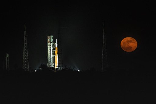 Artemis I SLS with Full Moon