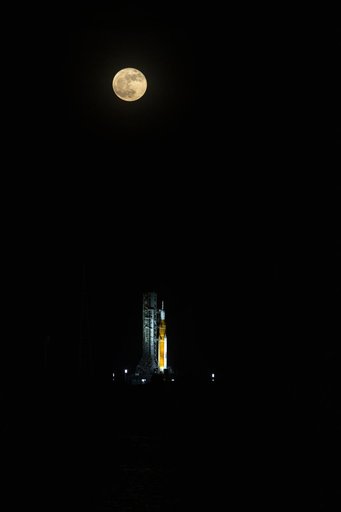 Artemis I SLS with Full Moon