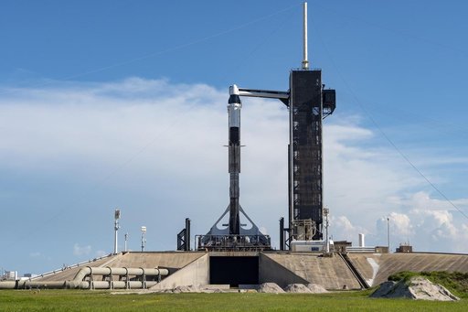SpaceX CRS-25 Vertical at LC 39A