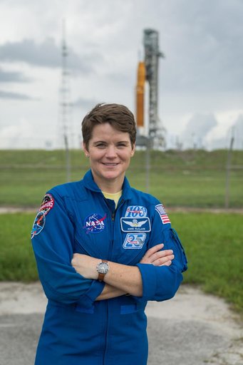 Astronaut Group & Moon Pod Essay Winners Visit Artemis I