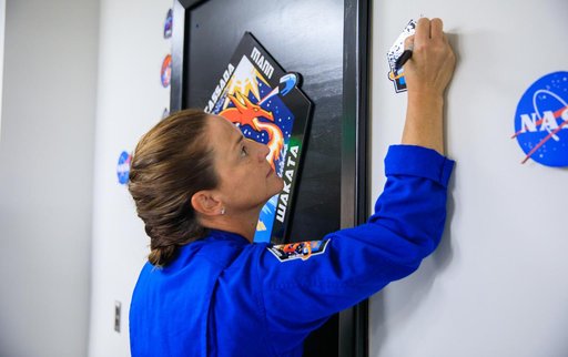 SpaceX Crew-5 Astronaut Patch Placing