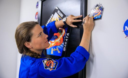 SpaceX Crew-5 Astronaut Patch Placing