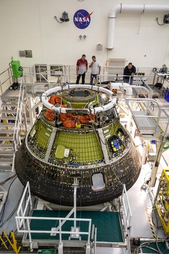 Artemis I Orion Return and De-Servicing