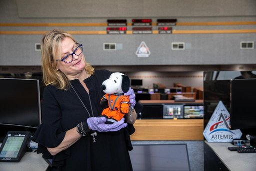 Snoopy Handover from Artemis Team to Peanuts Crew