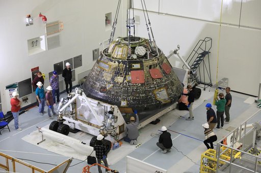 Artemis I ETA Lift and Load into CMTF