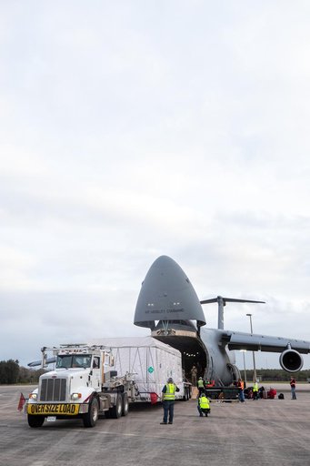 GOES-U Spacecraft Arrival and Offload