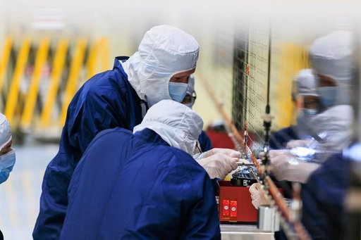 NASA’s Europa Clipper Solar Array Antenna Install