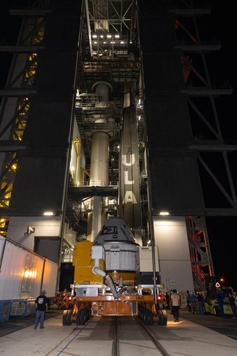 Boeing CFT Starliner Lift and Mate