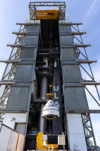 Boeing CFT Starliner Lift and Mate