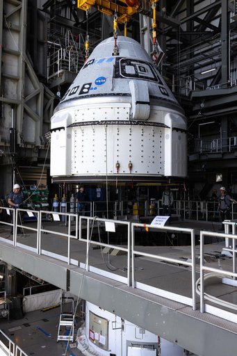 Boeing CFT Starliner Lift and Mate