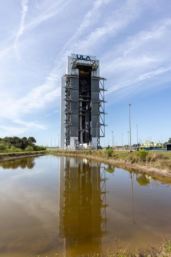 Boeing CFT Starliner Lift and Mate