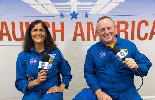Boeing CFT Astronaut Crew Quarters Media Event