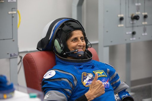 NASA Boeing CFT Astronaut Suit-Up