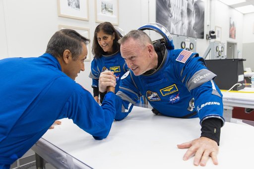 NASA Boeing CFT Astronaut Suit-Up