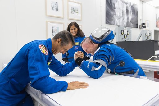 NASA Boeing CFT Astronaut Suit-Up