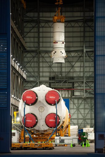 Artemis II Stacking - Booster Segment Lift