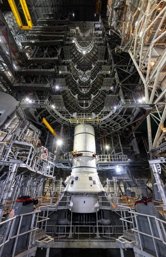 Artemis II Stacking - Booster Segment on ML