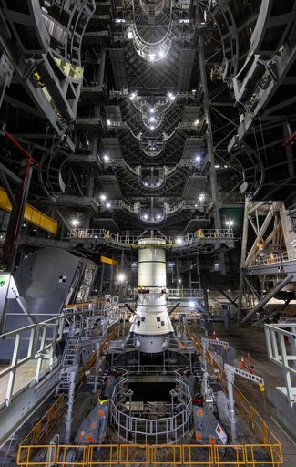 Artemis II Stacking - Booster Segment on ML