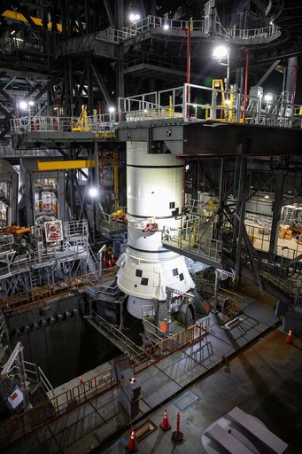 Artemis II Stacking - Booster Segment on ML