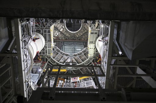 Artemis II Stacking - Booster Segment on ML