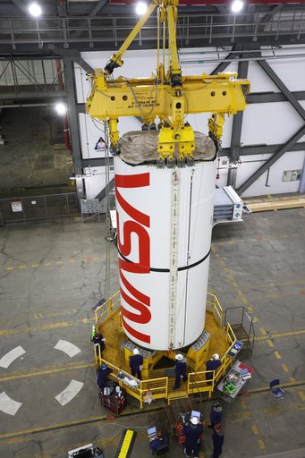 Artemis II SRB Stacking