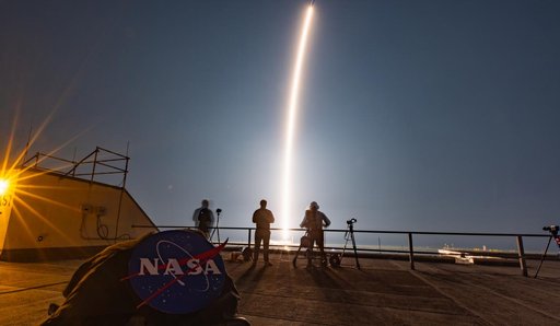 SpaceX CLPS IM-2 Liftoff
