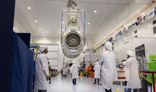 NG-23 Spacecraft Lift in SSPF