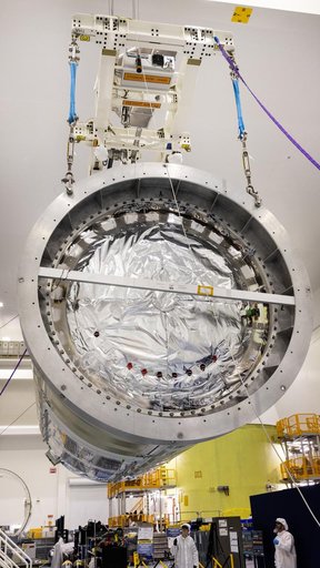 NG-23 Spacecraft Lift in SSPF