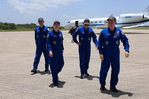 CCP_SpaceX_Crew-11_Arrival at KSC