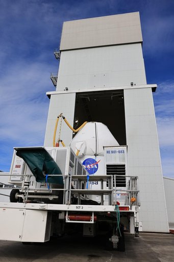Artemis II Orion move from the MPPF to the LASF