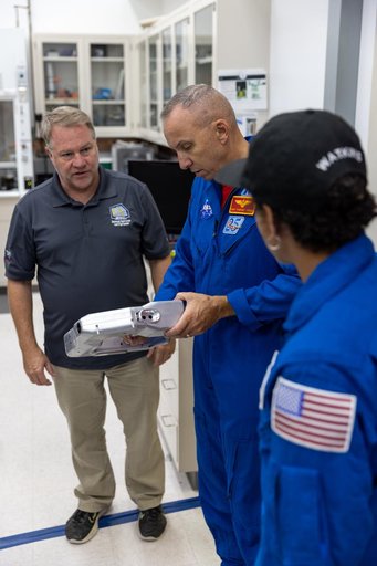 NASA Astronauts Randy Bresnik and Jessica Watkins Tour Swamp Wor