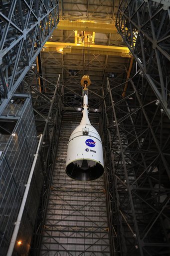 Orion lift and Integration to Artemis II