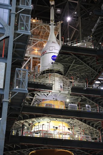 Orion lift and Integration to Artemis II