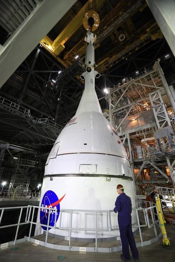 Orion lift and Integration to Artemis II