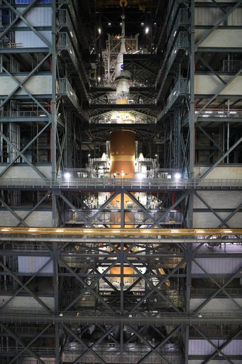 Orion lift and Integration to Artemis II