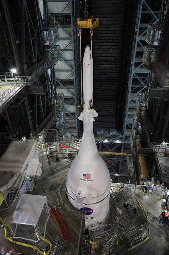 Orion lift and Integration to Artemis II