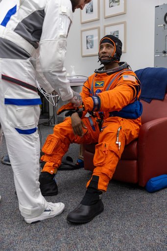Artemis II CDDT - Suit Up and Walkout