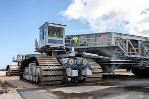 Crawler Preps for Entry into VAB for Artemis II Rollout Ops
