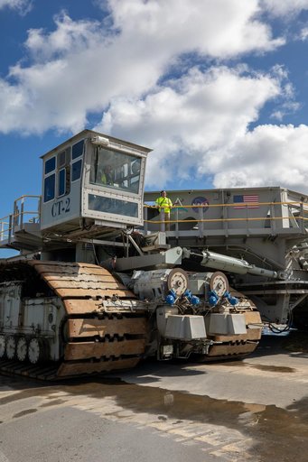 Crawler Preps for Entry into VAB for Artemis II Rollout Ops