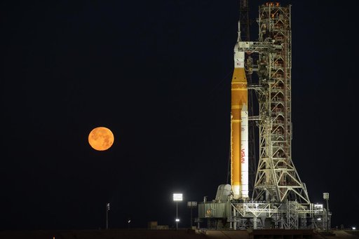 Artemis II at LC 39B