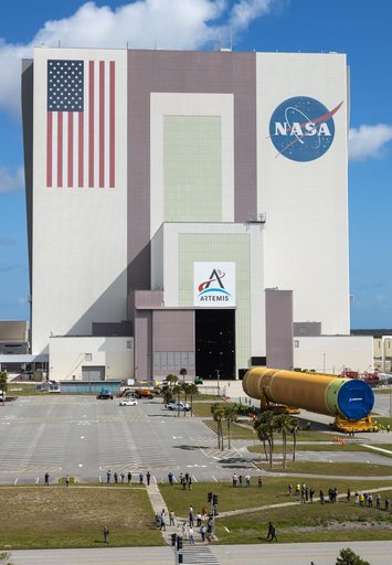 Artemis III Core Stage Offload and Transport to VAB