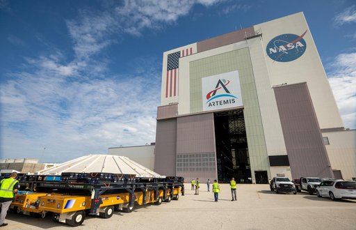 Artemis III SLS Core Stage Weather Cover Arrival