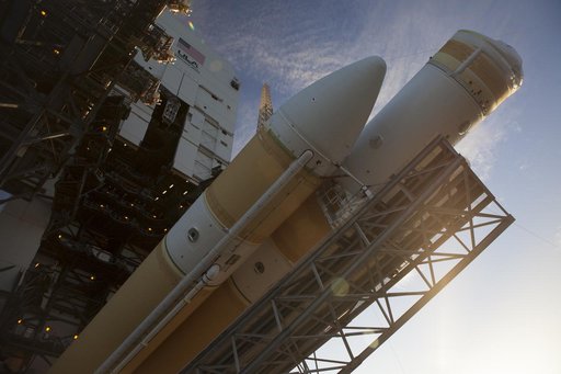 EFT-1 Delta IV Heavy lift to vertical